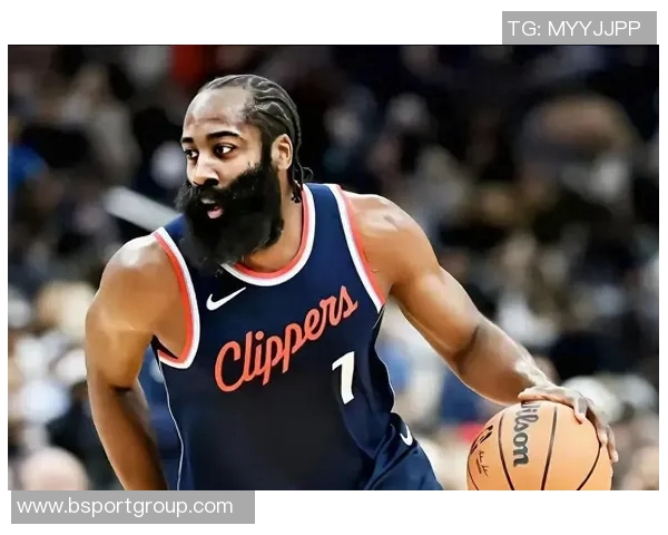 哈登表现起伏不定全场仅得18分下半场状态低迷失误和犯规频频影响球队表现